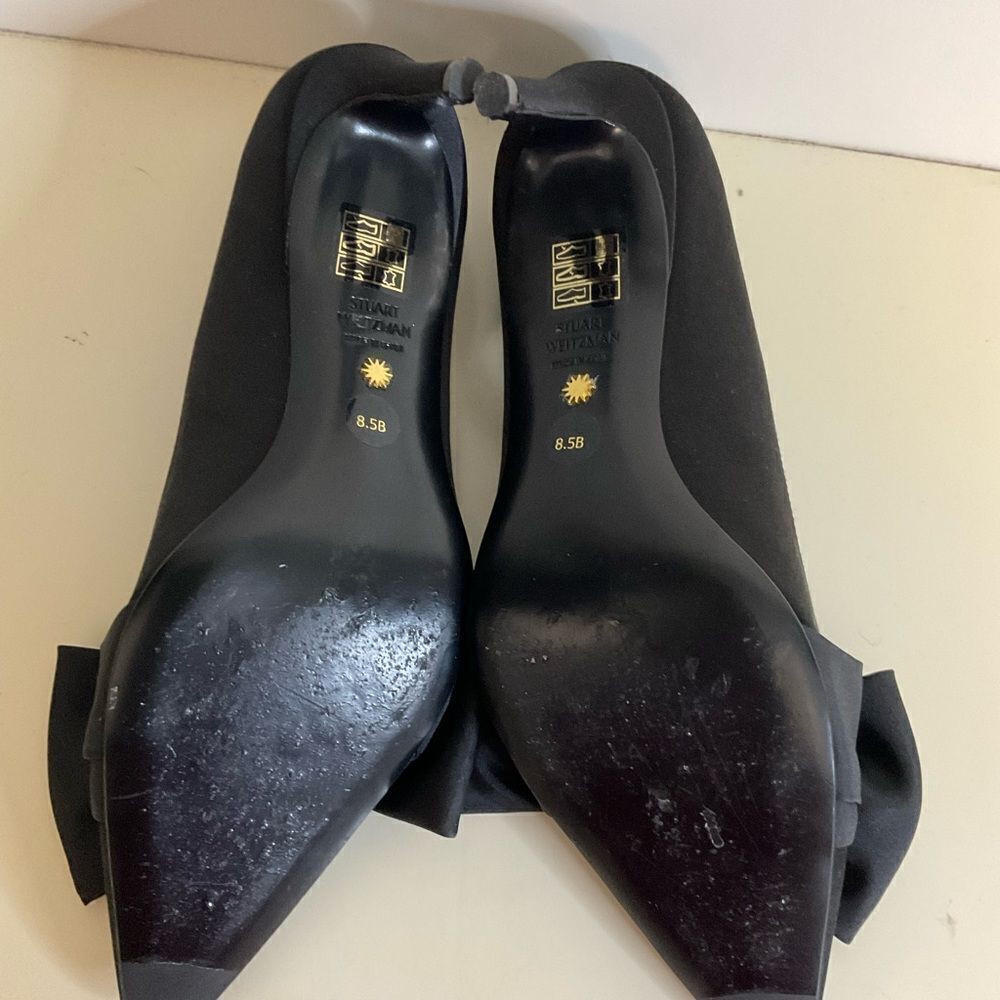 Stuart Weitzman love knot black pump in excellent condition size 8.5. - Picture 7 of 8